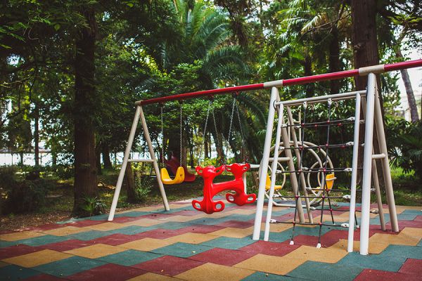 playground-1F689FAF8-FB2F-BAAC-CA0D-D3DE3E08C15D.jpg